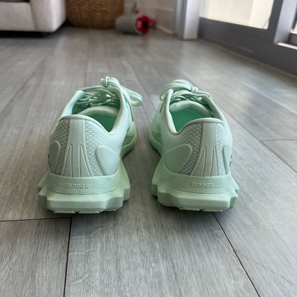 All Yoga Runner Spearmint Running Shoes - Picture 4 of 6